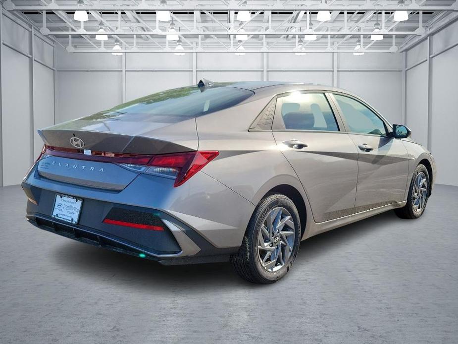 new 2024 Hyundai Elantra car, priced at $25,270