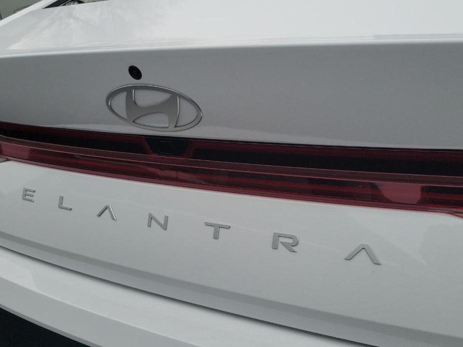 new 2024 Hyundai Elantra HEV car, priced at $31,615