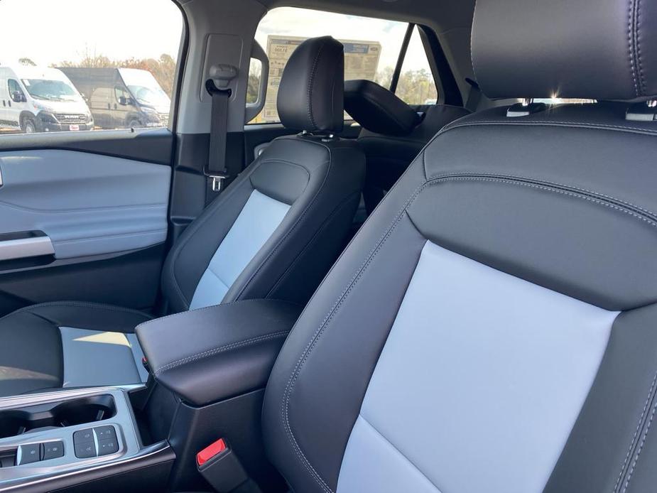 new 2024 Ford Explorer car, priced at $43,916