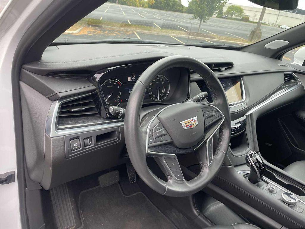 used 2022 Cadillac XT5 car, priced at $35,900