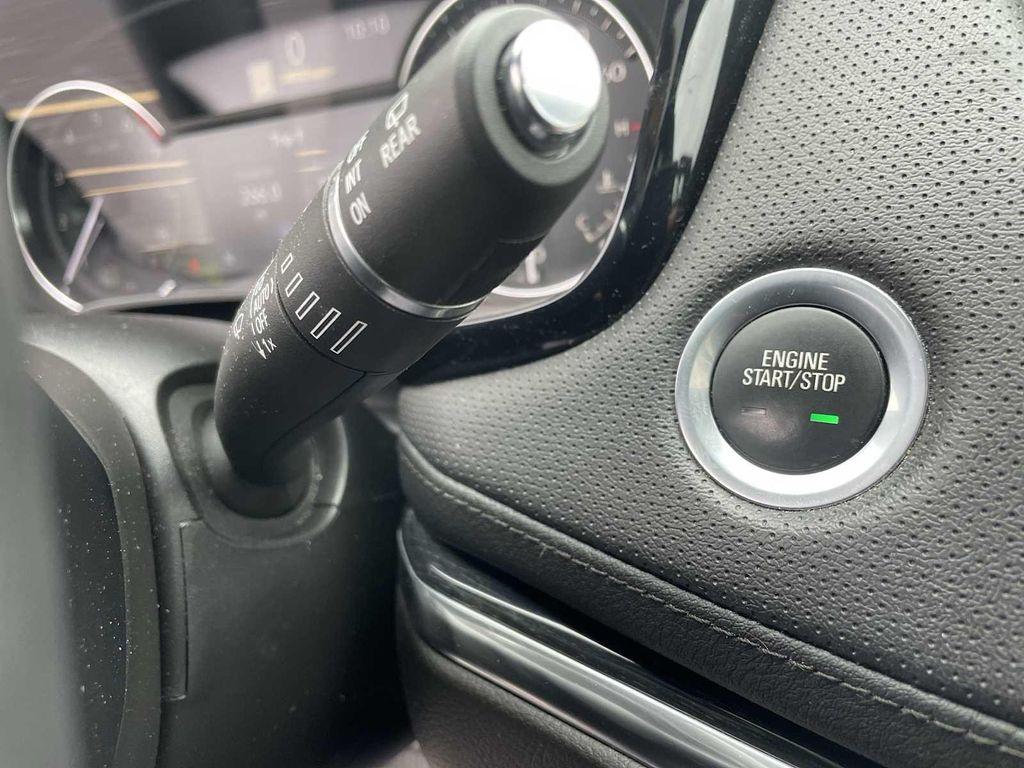 used 2022 Cadillac XT5 car, priced at $35,900