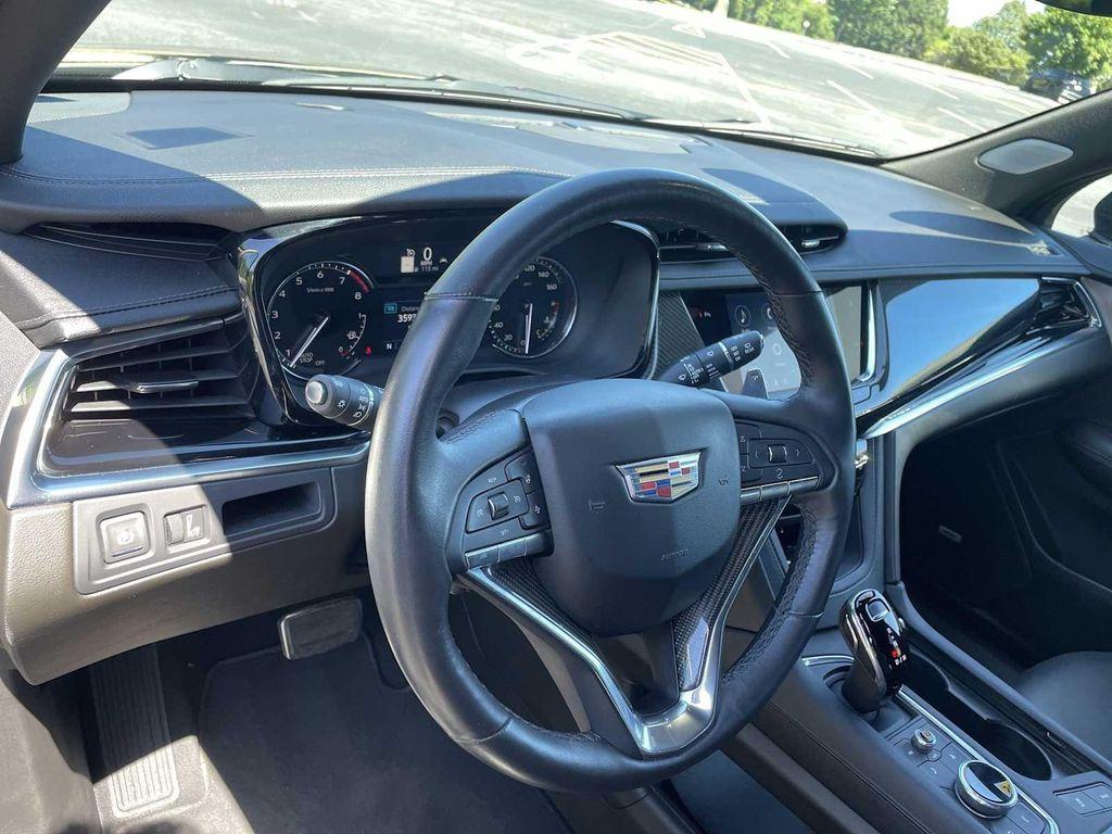 used 2023 Cadillac XT6 car, priced at $41,990