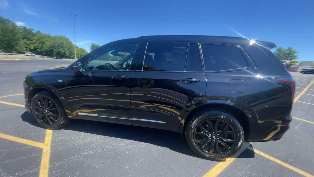 used 2023 Cadillac XT6 car, priced at $41,990