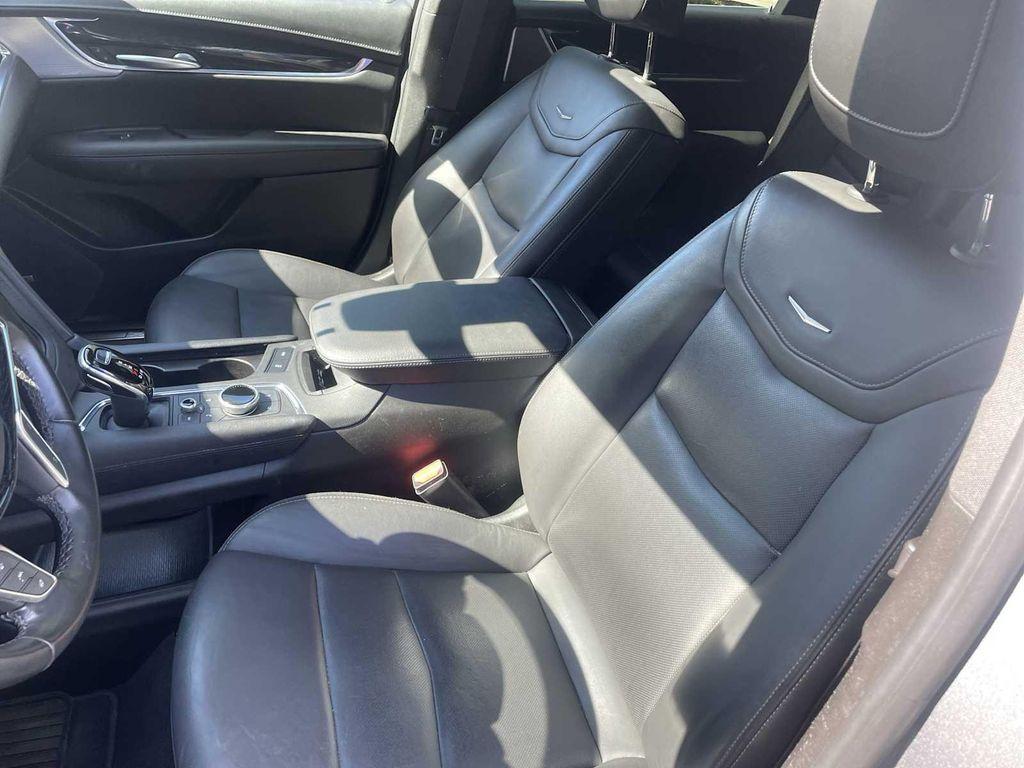 used 2023 Cadillac XT5 car, priced at $35,900