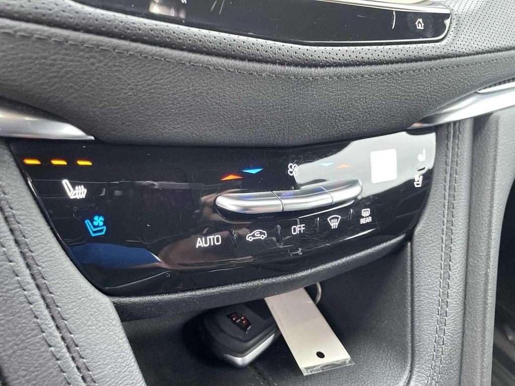 used 2022 Cadillac XT5 car, priced at $38,990
