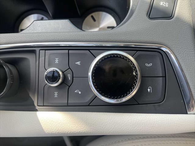 used 2022 Cadillac XT5 car, priced at $34,587