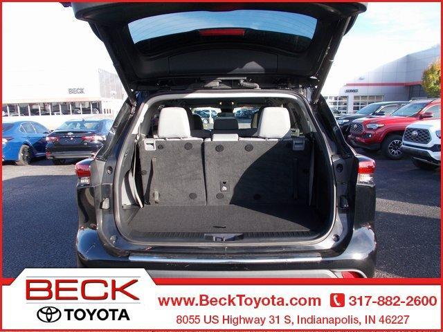 used 2021 Toyota Highlander car, priced at $31,650