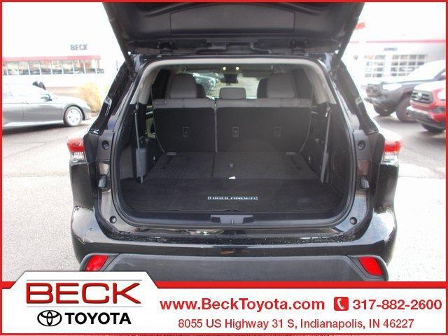 used 2022 Toyota Highlander car, priced at $32,980