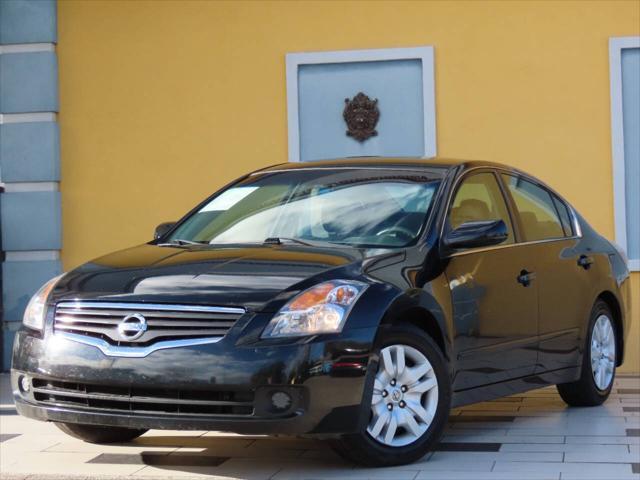 used 2009 Nissan Altima car, priced at $5,400