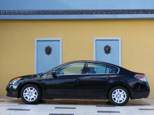 used 2009 Nissan Altima car, priced at $5,400