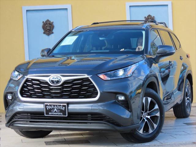 used 2021 Toyota Highlander car, priced at $34,400