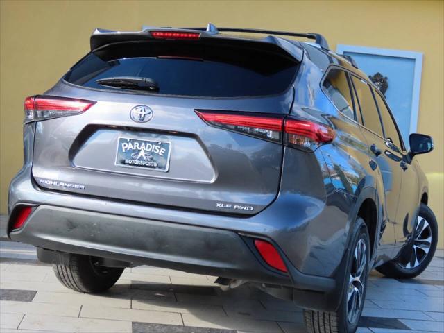 used 2021 Toyota Highlander car, priced at $34,400