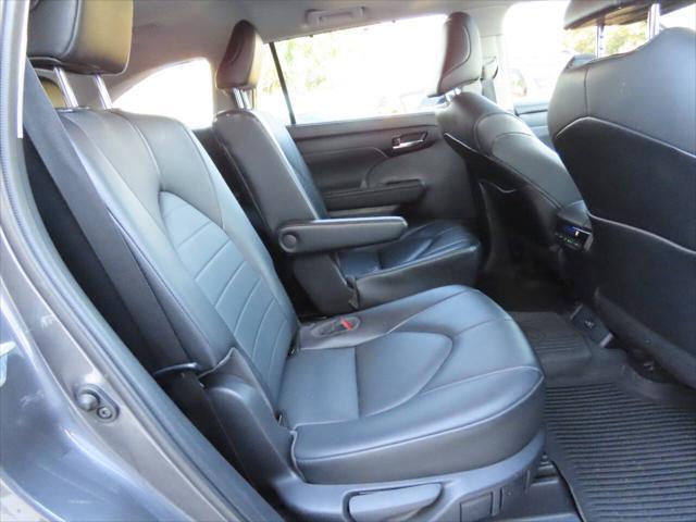 used 2021 Toyota Highlander car, priced at $34,400