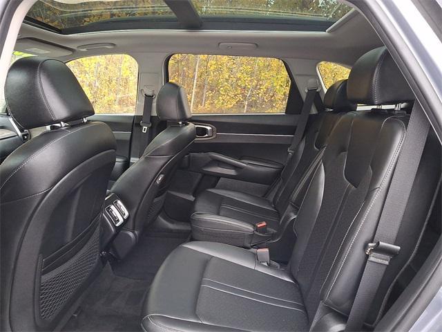used 2023 Kia Sorento car, priced at $28,557