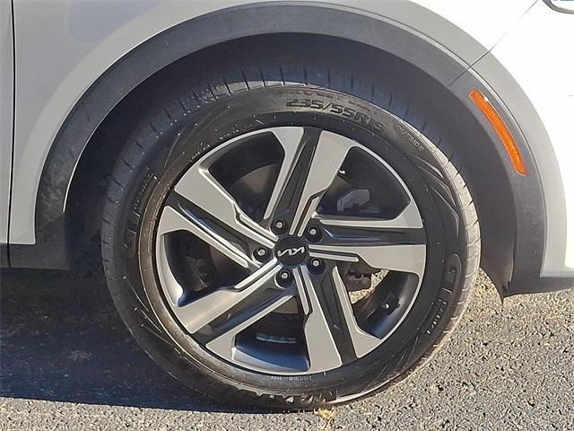 used 2022 Kia Sorento Plug-In Hybrid car, priced at $25,374