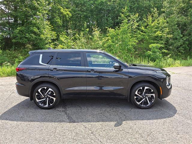 used 2024 Mitsubishi Outlander car, priced at $27,591