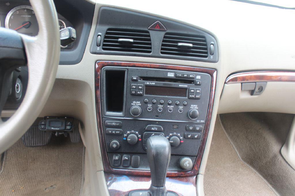 used 2007 Volvo XC70 car, priced at $4,490