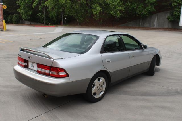 used 2000 Lexus ES 300 car, priced at $4,990