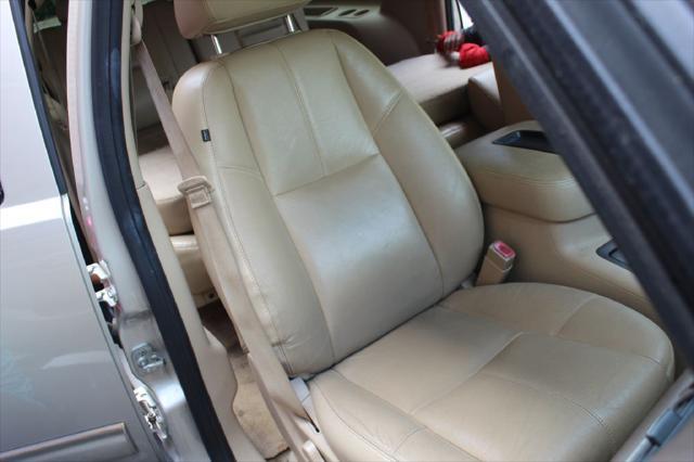 used 2013 Chevrolet Suburban car, priced at $7,990