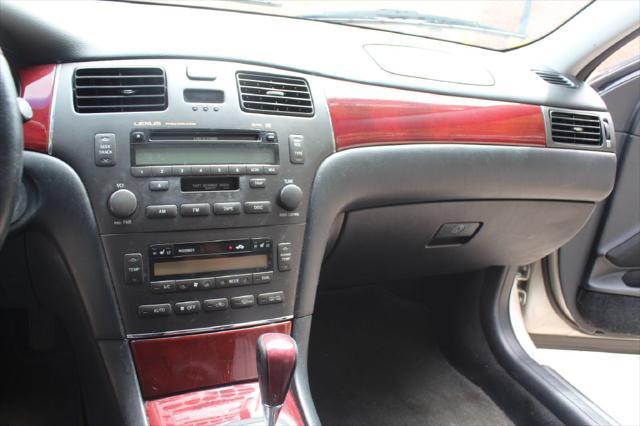 used 2002 Lexus ES 300 car, priced at $4,490