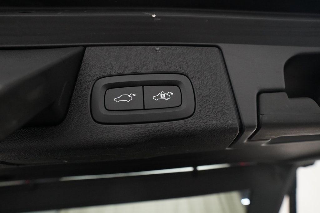 used 2018 Volvo XC60 Recharge Plug-In Hybrid car, priced at $21,650