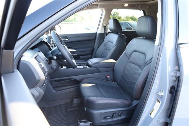new 2025 Nissan Pathfinder car, priced at $50,175