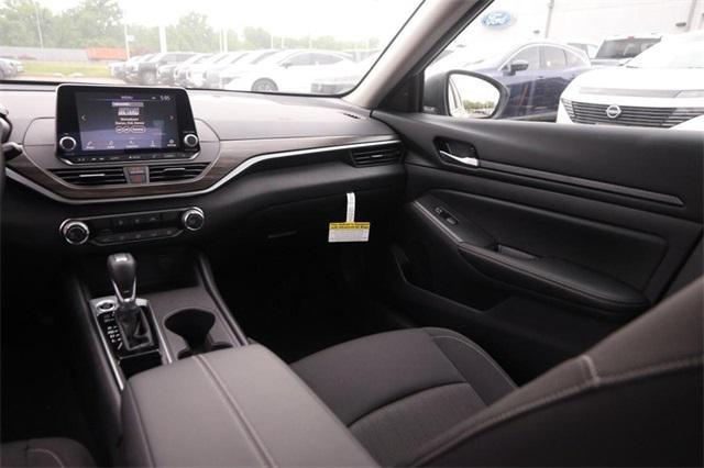 new 2025 Nissan Frontier car, priced at $30,805