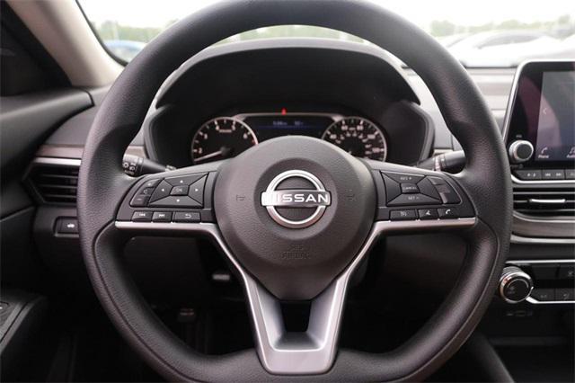 new 2025 Nissan Altima car, priced at $27,800