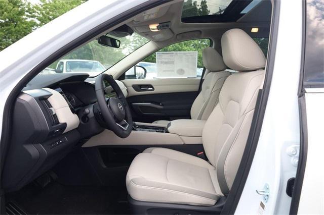 new 2025 Nissan Pathfinder car, priced at $43,985