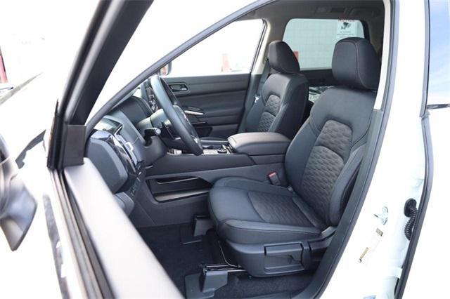 new 2025 Nissan Pathfinder car, priced at $31,475