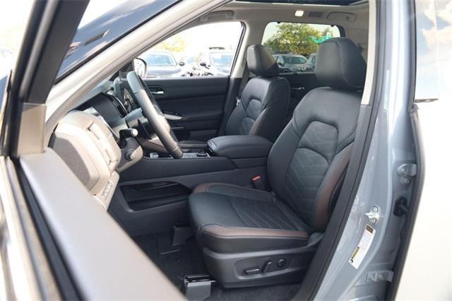 new 2025 Nissan Pathfinder car, priced at $51,025