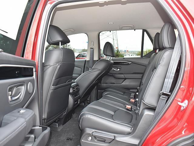 new 2025 Honda Pilot car, priced at $47,550