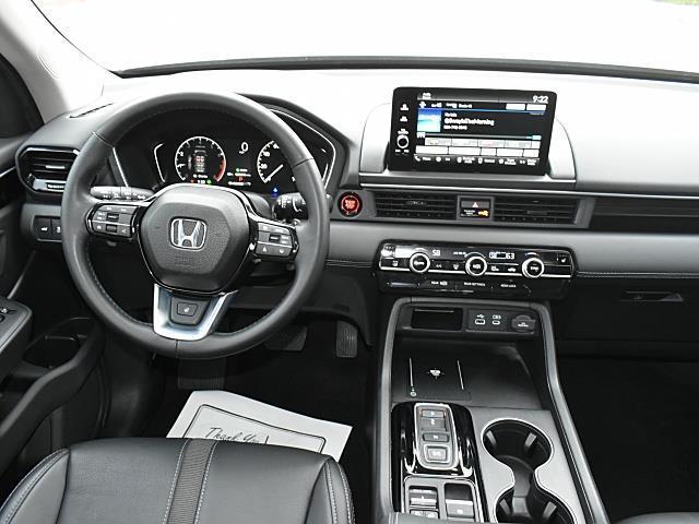 used 2025 Honda Pilot car, priced at $40,966