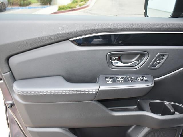 used 2025 Honda Pilot car, priced at $40,966