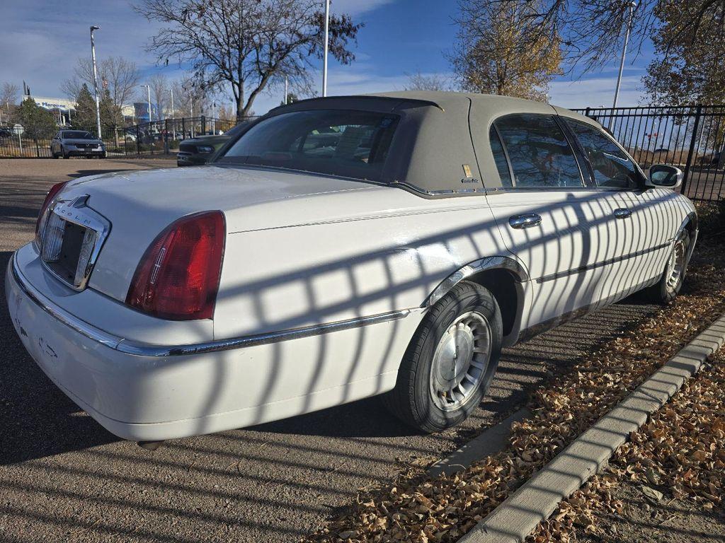 used 1999 Lincoln Town Car car, priced at $6,795