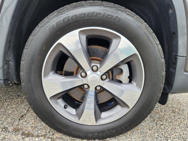 used 2019 Jeep Cherokee car, priced at $20,918