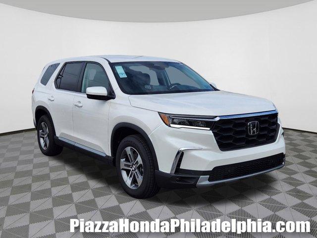 new 2025 Honda Pilot car, priced at $45,573