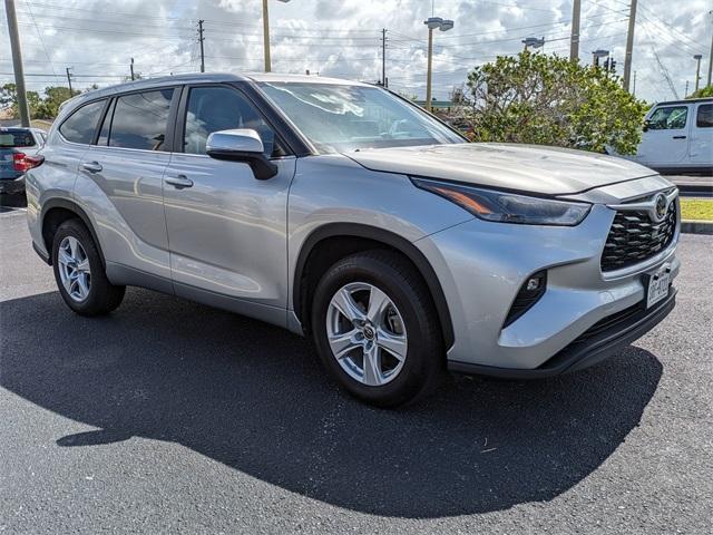 used 2023 Toyota Highlander car, priced at $33,298