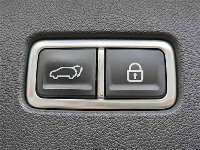 used 2022 Kia Sorento car, priced at $24,235