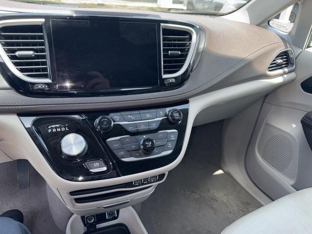 used 2021 Chrysler Pacifica Hybrid car, priced at $19,998