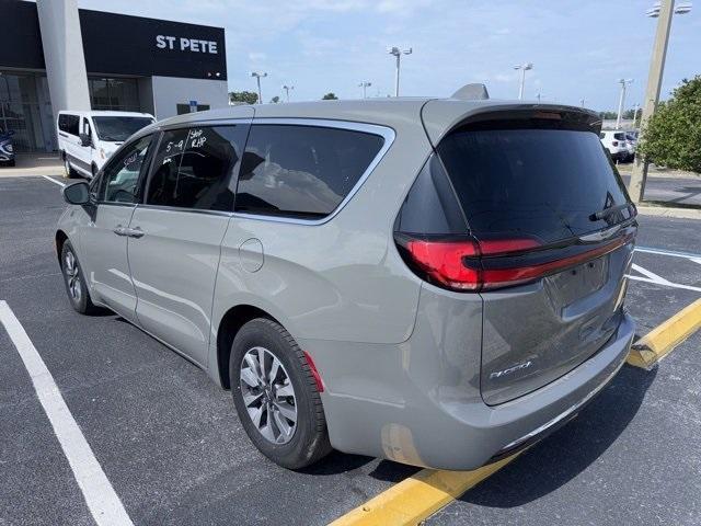 used 2022 Chrysler Pacifica Hybrid car, priced at $19,998