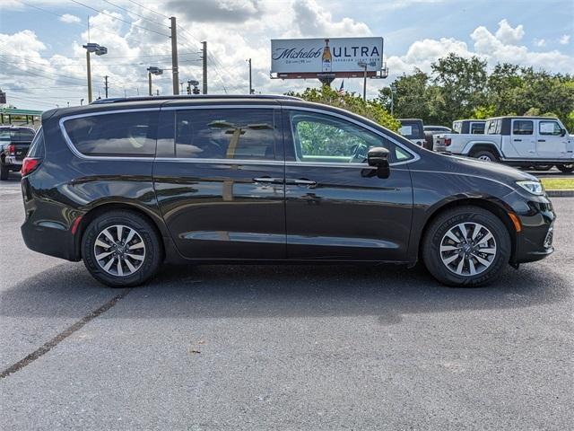 used 2021 Chrysler Pacifica Hybrid car, priced at $20,491
