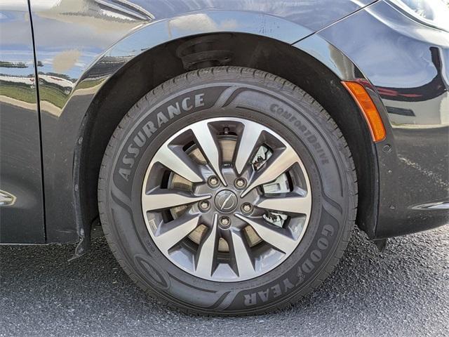 used 2021 Chrysler Pacifica Hybrid car, priced at $20,491