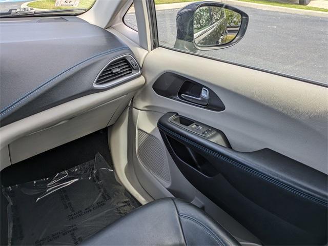 used 2021 Chrysler Pacifica Hybrid car, priced at $20,491