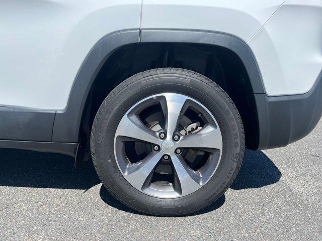 used 2020 Jeep Cherokee car, priced at $17,491