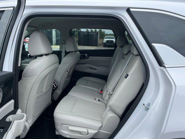 new 2025 Kia Sorento car, priced at $33,775